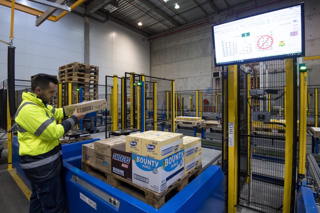 Manual parcel picking banner
