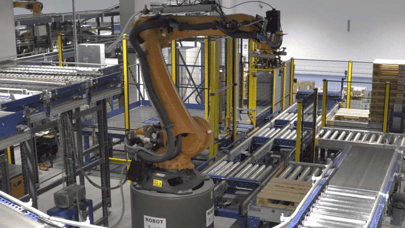 Picking robot at work