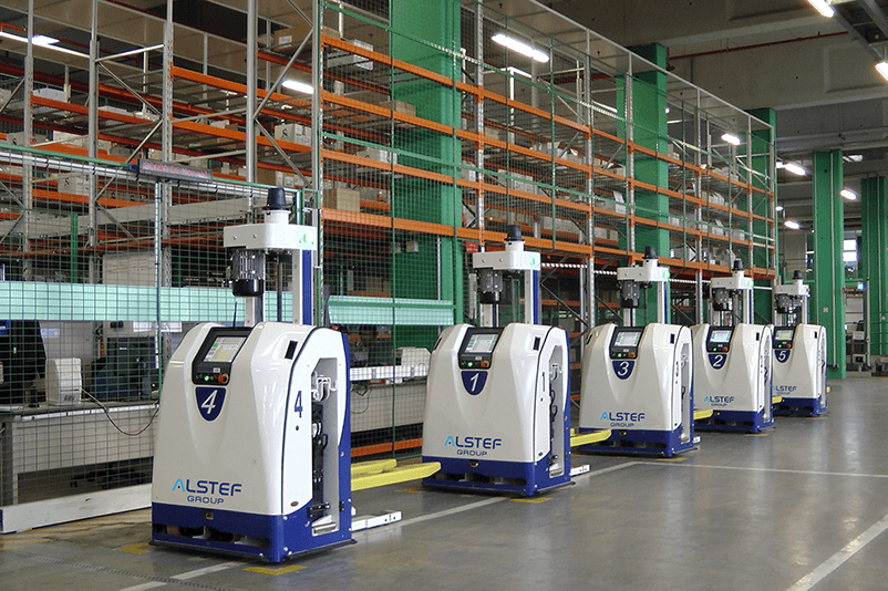 Chariots élévateurs automatisés dans l'entrepôt