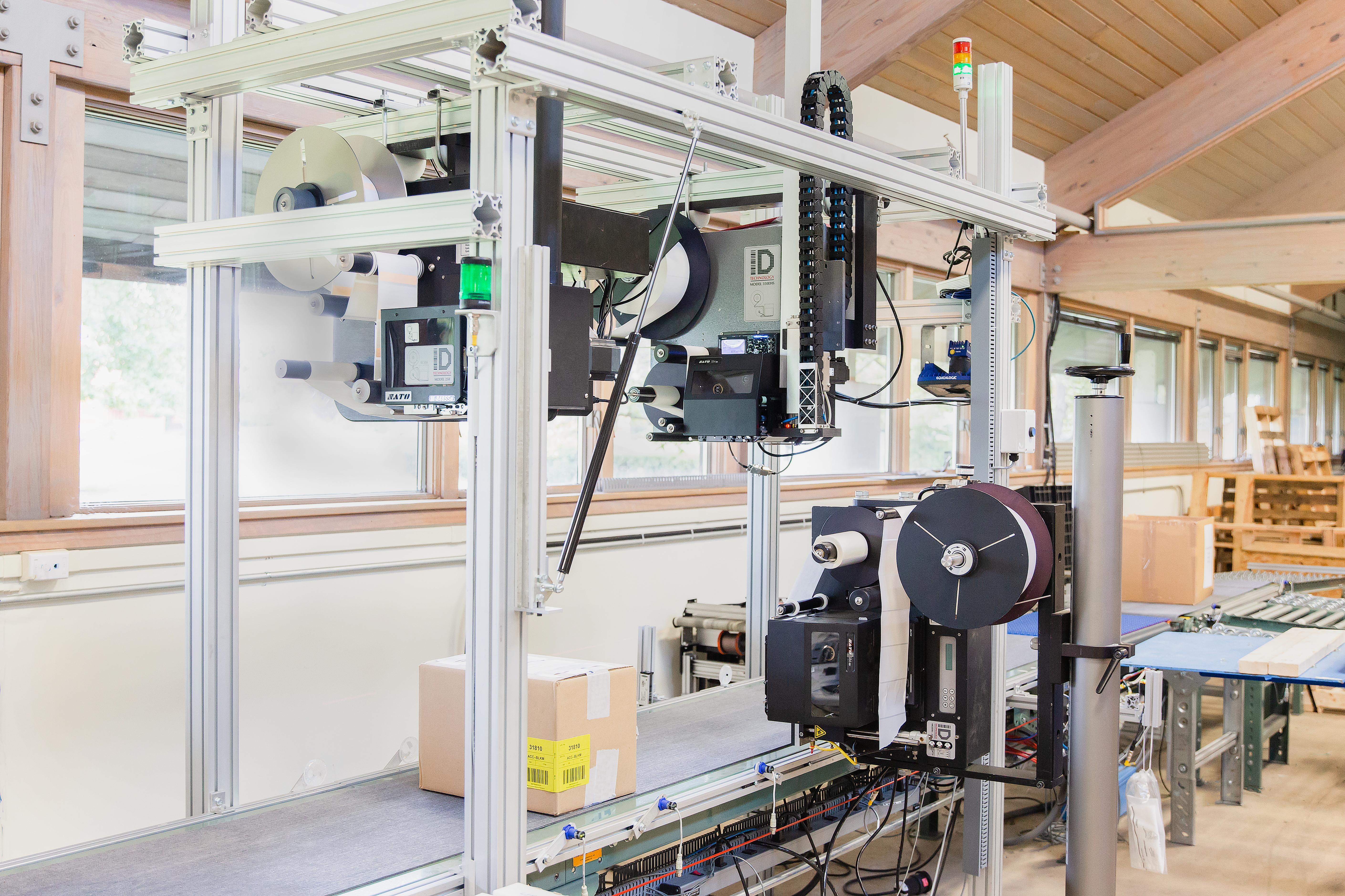 Label printing and application machine