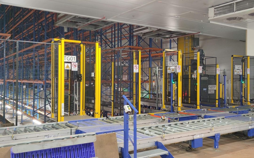 Usine automatisée Pierre Martinet Alstef Group stockage convoyeur